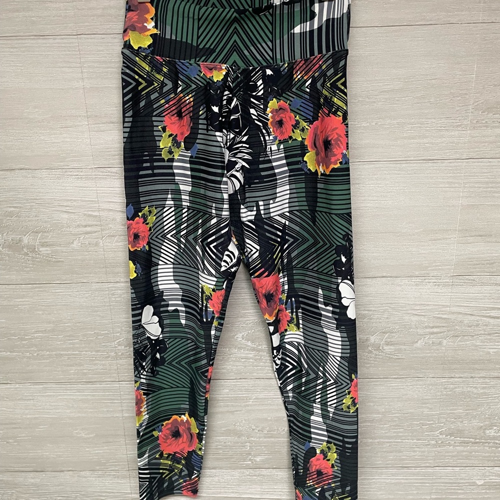 * | Liquido | leggings. Size M.